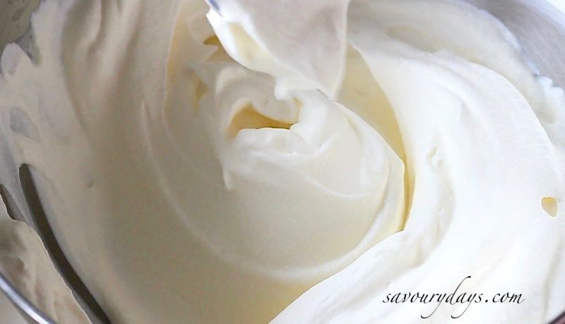 Cách đánh bông kem tươi (whipping cream) và cách chữa kem tươi bị tách nước